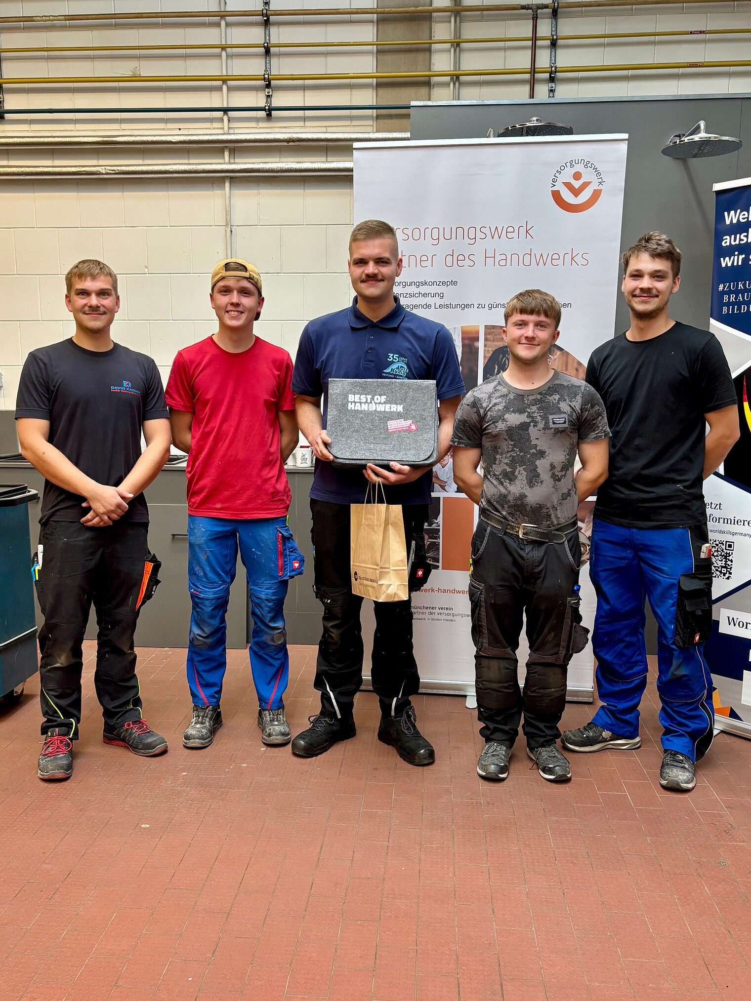 Gruppenfoto der Teilnehmenden bei der DMH der Anlagenmechaniker in Leipzig. 